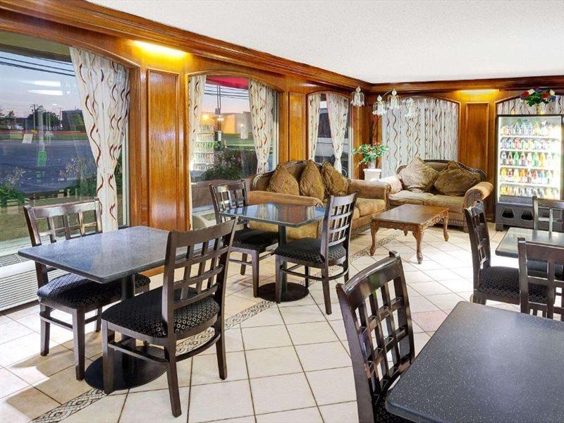 Hotel Days By Wyndham O'hare Airport West 2*