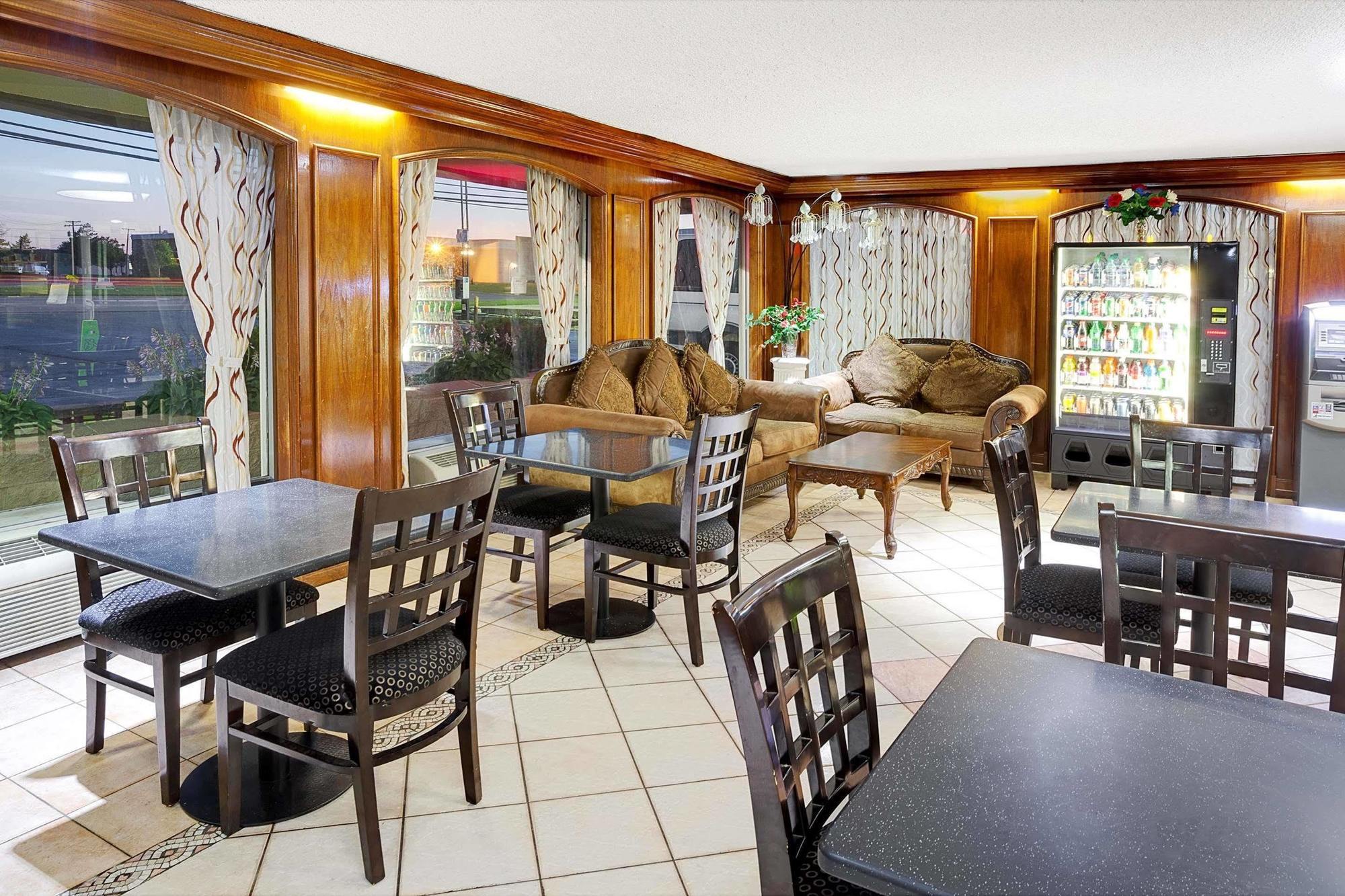 Days By Wyndham O'hare Airport West 2*